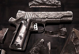 Nejdražší zbraně světa: Od pistole pro Hitlera až po Colt 1911 vyrobený z meteoritu