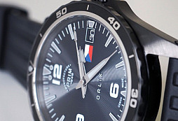Výtěžek z dražby hodinek Prim pomůže českým vojákům
