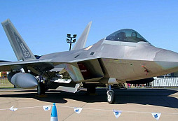 Dalších 40 let života pro americké stíhací letouny F-22A Raptor