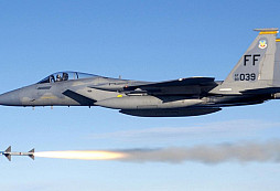 F-15 pokořila světový rekord ve vzdálenosti zasažení vzdušného cíle