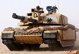 Britský hlavní bitevní tank Challenger 2 v akci