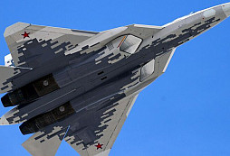 Budoucnost ruského bojového letounu nové generace Su-57E