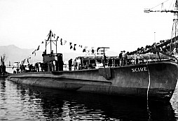 Poslední sbohem italské ponorce Scirè 