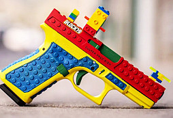 Pistole připomínající Lego byla stažena z trhu stejně rychle, jak se objevila