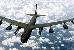 30 tun demokracie v pumovnici – impozantní B-52 Stratofortress bude americkému letectvu sloužit sto let