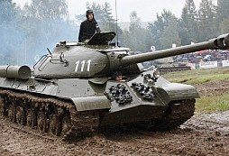 Stalinovo obrněné monstrum - nejmodernější sovětský tank druhé světové války se s Tigery poměřit nestihl