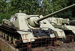 Německé Tigery a Panthery byly pro Rudou armádu nepříjemným překvapením – první efektivní odpovědí byl SU-85