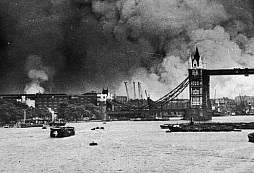 Londýn v plamenech: Německý „Blitz“ se pokusil zlomit morálku Britů