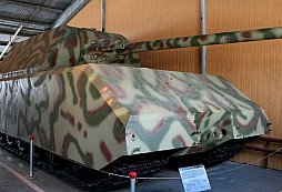 Hitlerův supertank Maus byl působivý na pohled, ale jako zbraň do skutečné války se nehodil