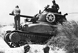 Tanky Sherman bojovaly úspěšně na všech frontách. Jejich pověst „hořících hrobů“ přehání