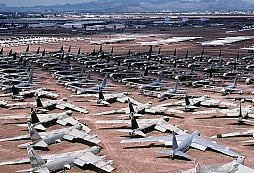 Když nejlepší léta vojenských letounů pominou – americké hřbitovy letadel fungují dodnes