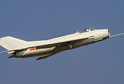 Ozbrojené síly KLDR působí trochu jako muzeum – dodnes provozují čínskou verzi MiGu-19