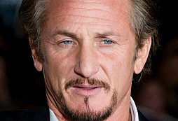 Americký herec a režisér Sean Penn natáčel na Ukrajině dokument o ruské invazi