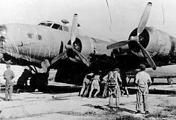 Propašoval tři bombardéry B-17 do Izraele. Pro americkou vládu byl půl století zločincem. V Izraeli je hrdinou