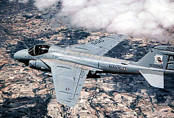 Víceúčelový letoun A-6 Intruder sloužil 34 let. Piloti mu říkali létající stehýnko