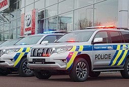 Policie si převzala první várku nových offroad vozidel Toyota Land Cruiser