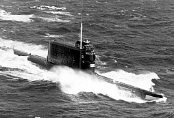 Sovětská ponorka K-129: Američané její vrak vylovili z hloubky pěti kilometrů speciálním klepetem