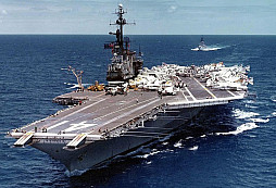 Půlstoletí USS Midway – testovala střely V-2, bojovala proti MiGům ve Vietnamu a vedla americkou flotilu během Pouštní bouře