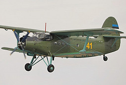 Dvouplošníky An-2 sovětské konstrukce nelétají jen v KLDR. Disponuje jimi i Jižní Korea a dokonce USA