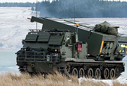 M270 MLRS: pokročilý salvový raketomet. Rusko nenachází pádnou odpověď