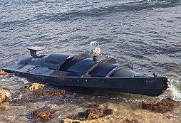 Neznámý námořní dron u Sevastopolu