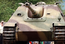 Německý druhoválečný těžký stíhač tanků Jagdpanther v akci