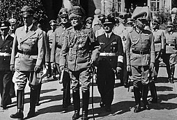 August von Mackensen: císařský maršál, přesvědčený monarchista a poslední husar. Hitler mu nevěřil