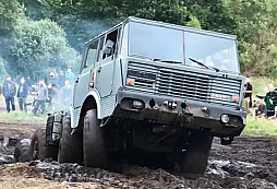 TATRA 813 8x8 - drsné podmínky za hranicemi