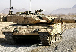 Kanada posiluje síly NATO v Lotyšsku tanky Leopard 2A4M