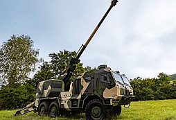 Slovenská KONŠTRUKTA - Defence představila v Londýně novou 155mm samohybnou houfnici BIA