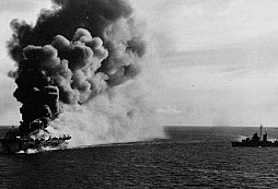 Eskortní letadlovou loď Ommaney Bay v lednu 1945 potopil pilot kamikaze
