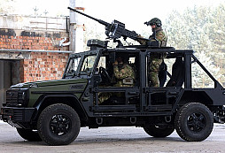 Ukrajina se stane prvním uživatelem lehkých útočných vozidel Caracal