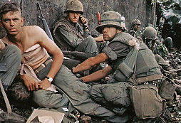 Absurdní americká pravidla boje ve Vietnamu se stala vážným důvodem frustrace amerických vojáků