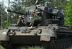 Německo navyšuje vojenskou pomoc Ukrajině. Dodá tanky Leopard, systémy PVO a munici 
