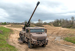 Společnost Nexter představila 155mm samohybnou houfnici CAESAR Mk II