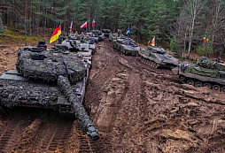 Členské státy NATO by podle prezidenta Macrona mohly na Ukrajinu rozmístit své pozemní síly otevřeněji