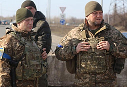 Zalužnyj varuje: Tanky jsou minulost, války vyhrávají drony a rušení signálu