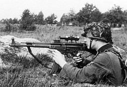 Zbraň, která předběhla svou dobu: Jak Sturmgewehr 44 změnila válčení navždy