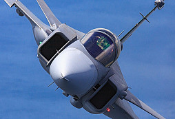 První vzdušný souboj člověk vs. umělá inteligence: Švédský Gripen mění pravidla hry