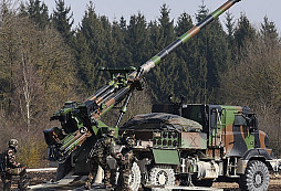 CAESAR 6x6: Francouzská houfnice, která kraluje evropským bojištím – teď i ve Slovinsku