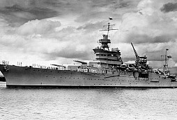 Peklo na vlnách: Zapomenutá tragédie USS Indianapolis a největší útok žraloků v dějinách