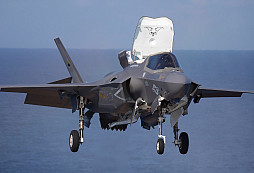 Odpověď na Čínu: Japonsko posiluje klíčové ostrovy stíhačkami F-35B