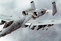 Když se historie potká s budoucností: Co skrývá spojení A-10 a APKWS II