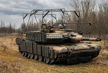 Video: Abramsy na Ukrajině. Speciální ochrana a bojová premiéra australských obrněnců