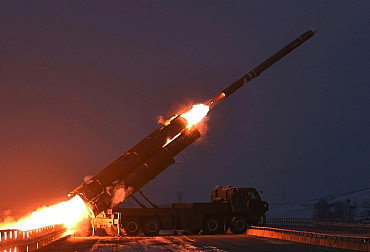 Co se děje za severokorejskými hranicemi? Kim Jong Un ukázal novou zbraň