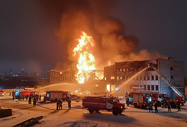 Video: Ruská skladiště v&nbsp;plamenech. Kdo a&nbsp;proč udeřil v&nbsp;poslední den roku