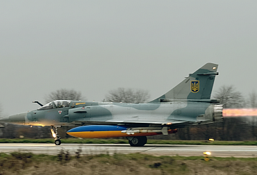 První záběry: Ukrajina nasadila Mirage 2000 k úderům na ruské pozice
