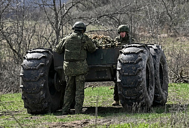 Rusko nasadilo tajemný robot na&nbsp;frontu. Tohle má být jeho trumf v&nbsp;Charkovské oblasti