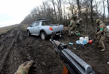 Video: Ukrajinští vojáci čelili útoku ruského FPV dronu. Dramatické záběry zachytily boj o vteřiny