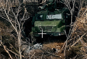 Video: Ani západní technika není v bezpečí. Bradley, Marder i Caesar pod palbou. Ruské FPV drony ukazují novou tvář války